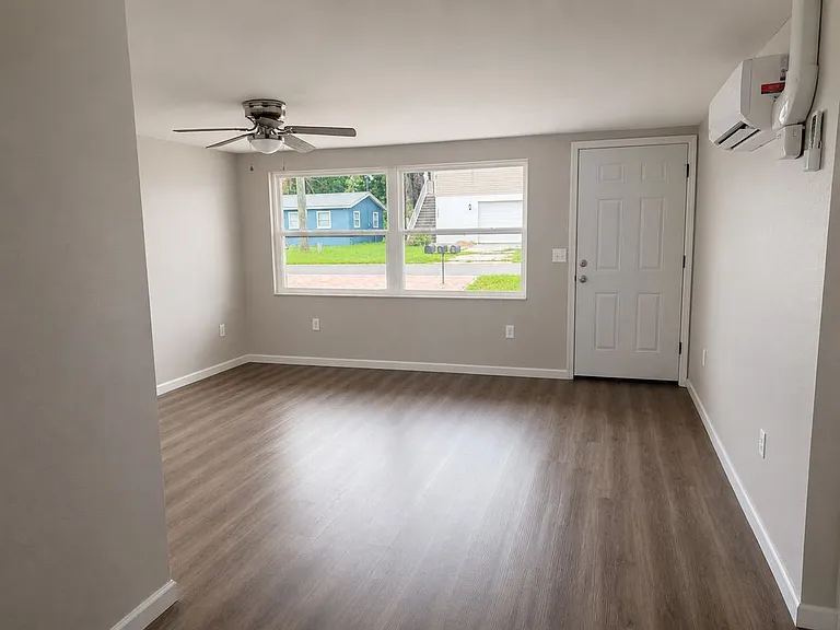 7335 New York Ave — Photo 2