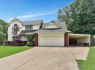 207 E Forest Park Ct, Derby, KS 67037