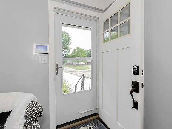3rd image of 8292 Fairlane Dr