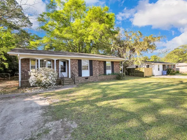 5213 Hornbeam Rd, Fayetteville, NC 28304
