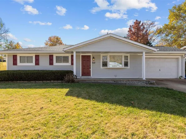 11814 Longmont Dr, Maryland Heights, MO 63043