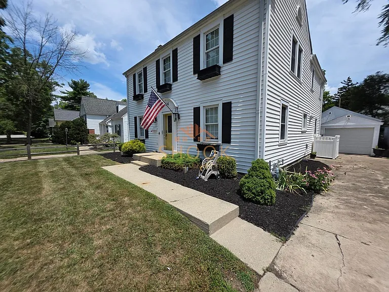 914 Vine St — Photo 3