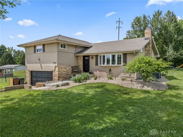 10079 Air Hill Rd, Brookville, OH 45309