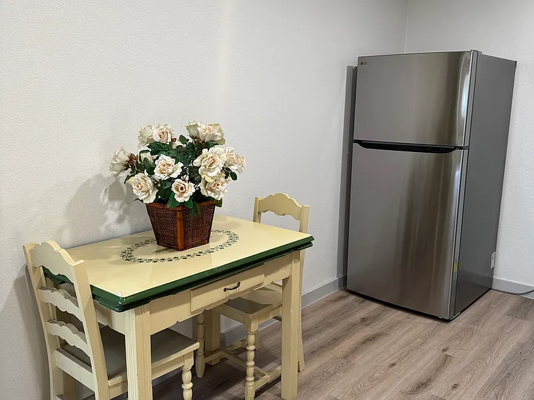 2109 W Avenue B #A — Photo 4