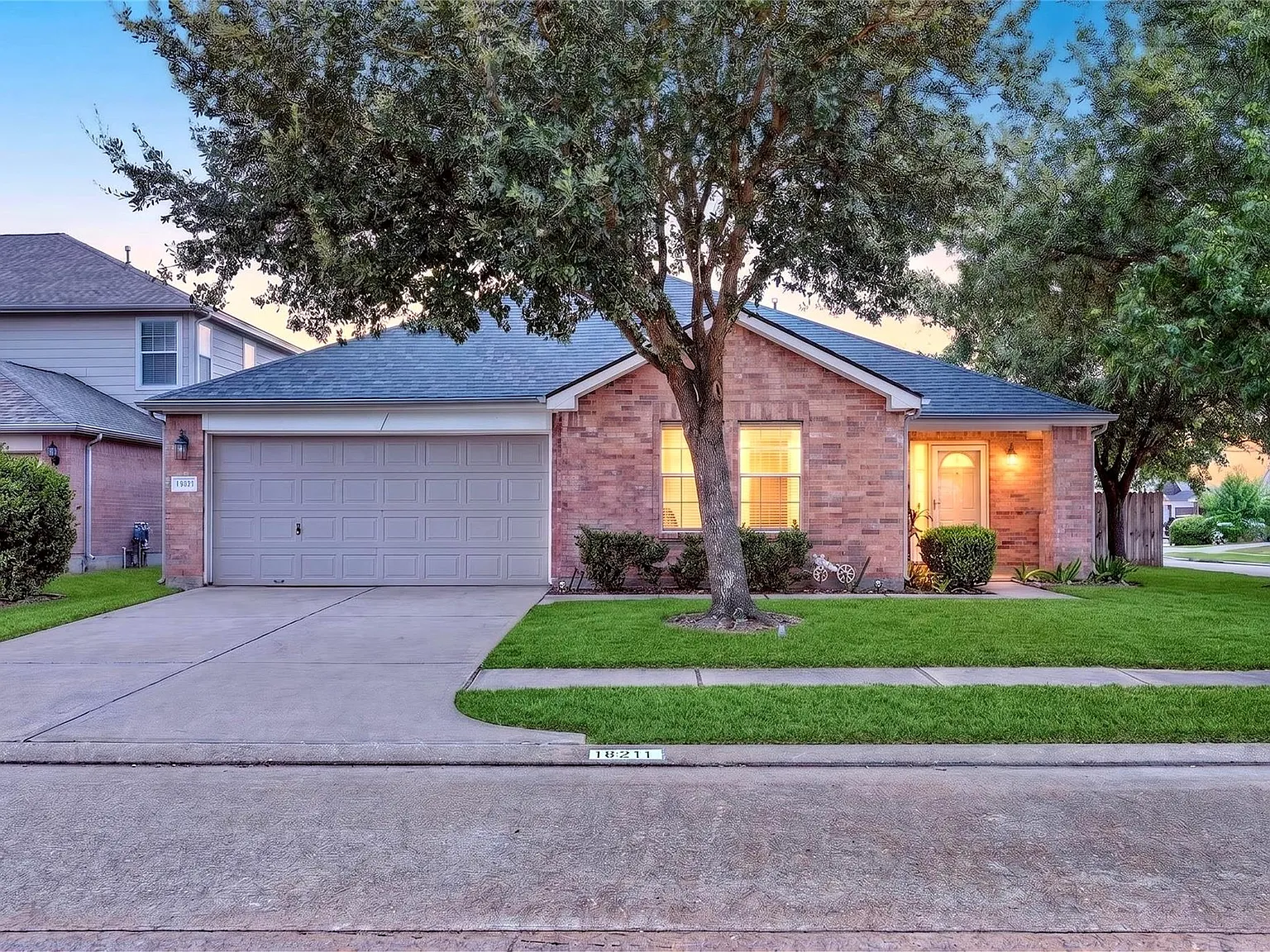 3 bed, 2.0 bath, 2311 sqft, $2,250 — Photo 2