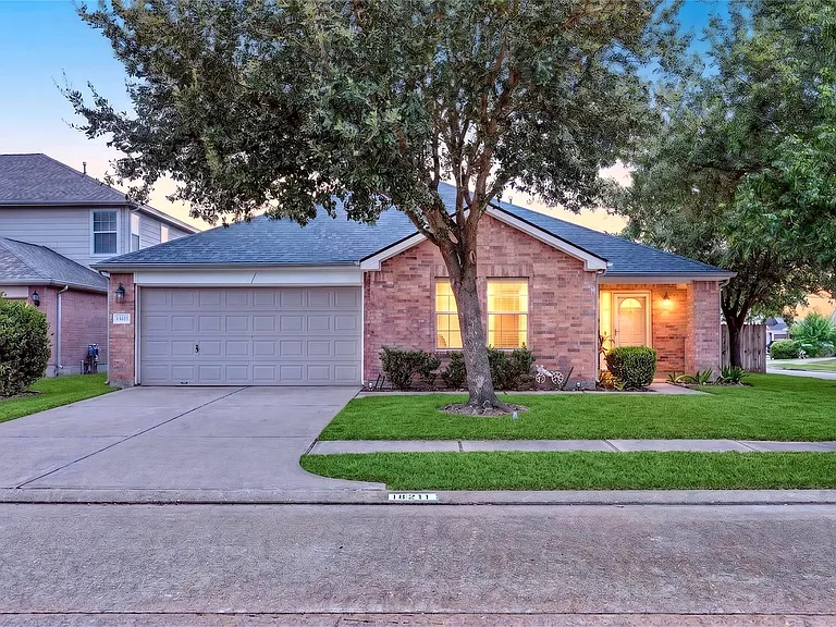 18211 Doral Rock Ct — Photo 1