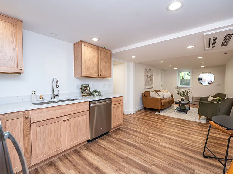 2146 E Browning Ave #1 — Photo 3