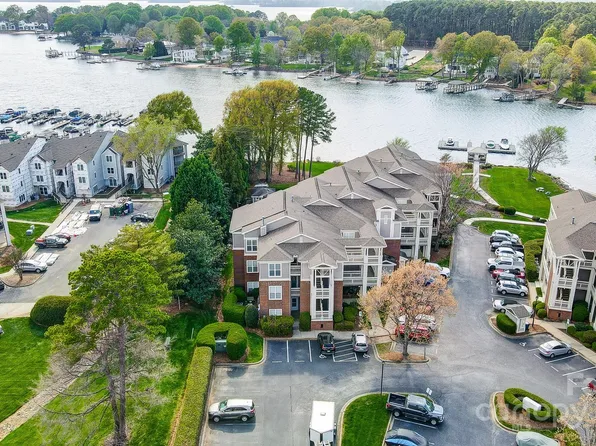 7836 Village Harbor Dr, Cornelius, NC 28031