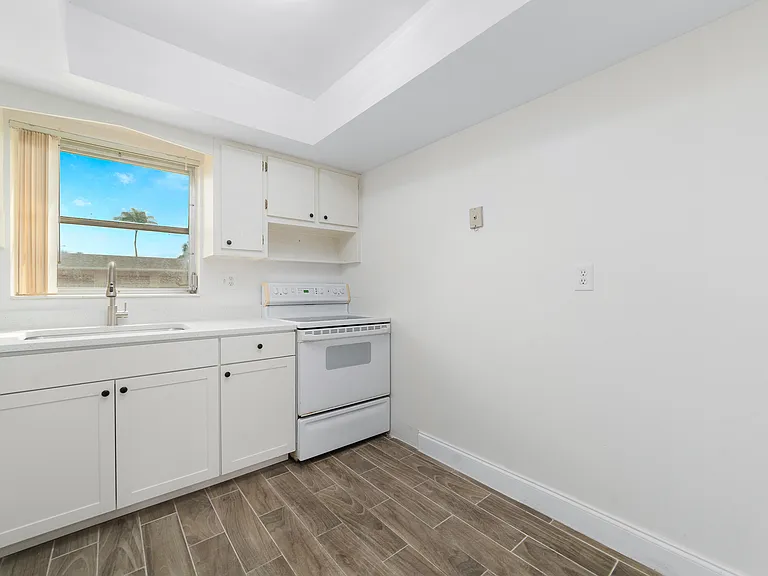 2567 Dudley Dr W #F — Photo 18
