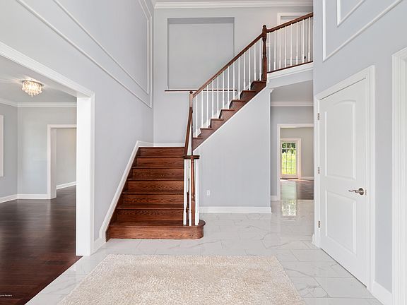 4th image of 440 Bayview Avenue