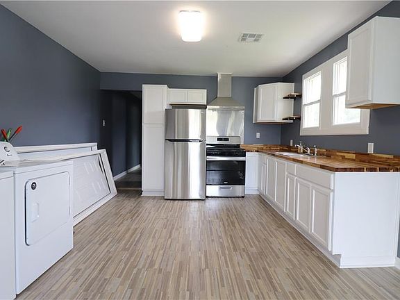3rd image of 832 Avenue F