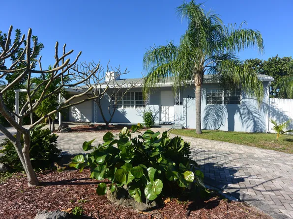 375 Alhambra Place, West Palm Beach, FL 33405