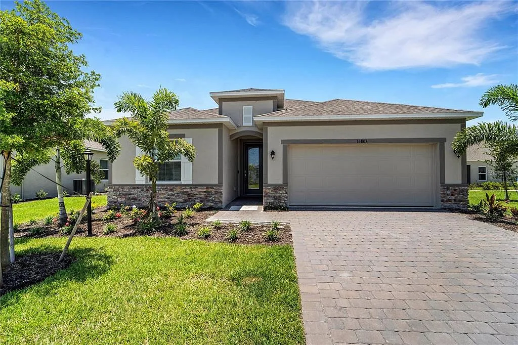 4 bed, 3.0 bath, 2161 sqft, $2,500 — Photo 1