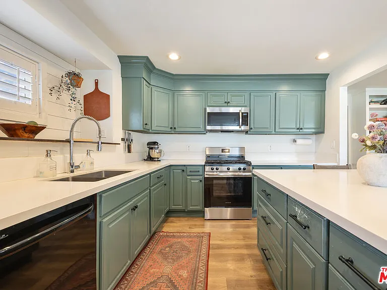 1837 N Middleton Pl — Photo 9