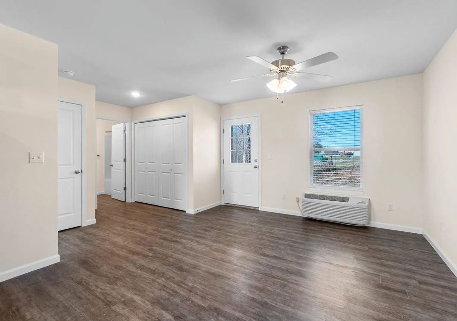 Highland Point 737 — Photo 2