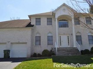 114 Calvert Ave E, Edison, NJ 08820