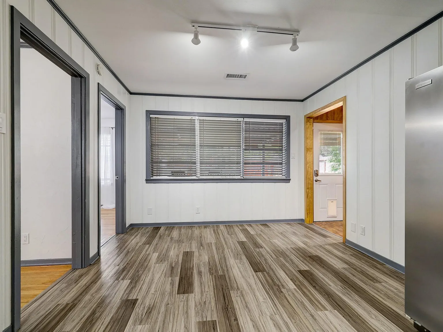 3 bed, 2.0 bath, 1400 sqft, $1,990 — Photo 4