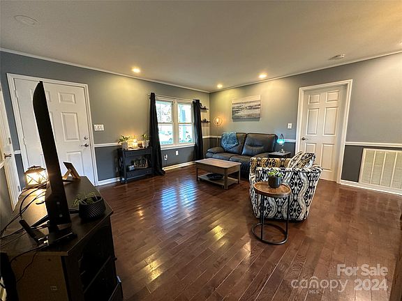 5th image of 1273 Courtney Dr