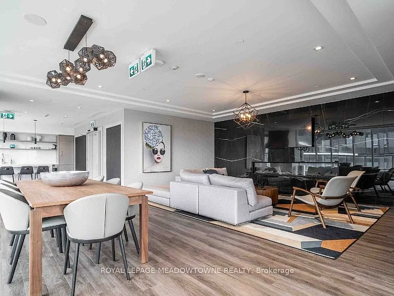 212 King St E #901 — Photo 5