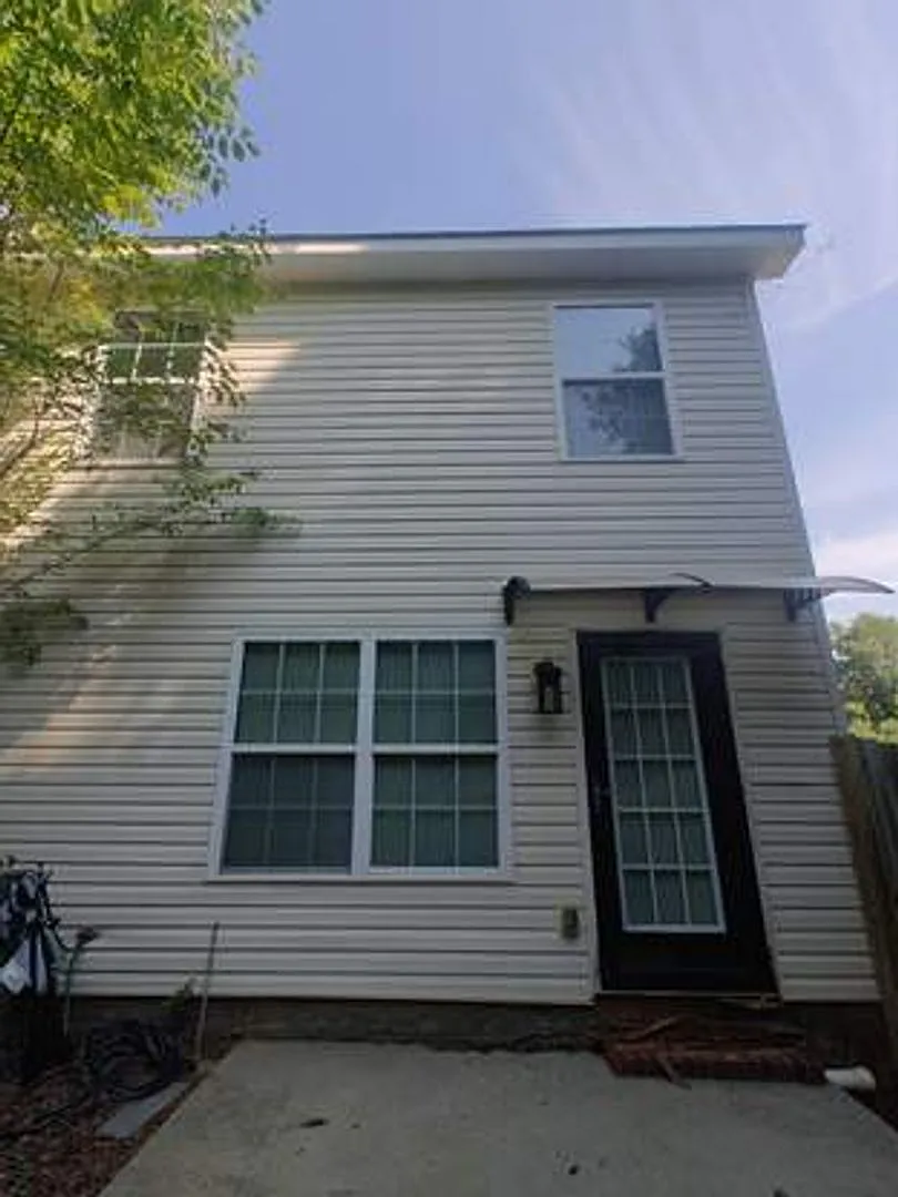 Beautiful 3-Bedroom, 2.5-Bath Townhome with Spacious Layout — Photo 3