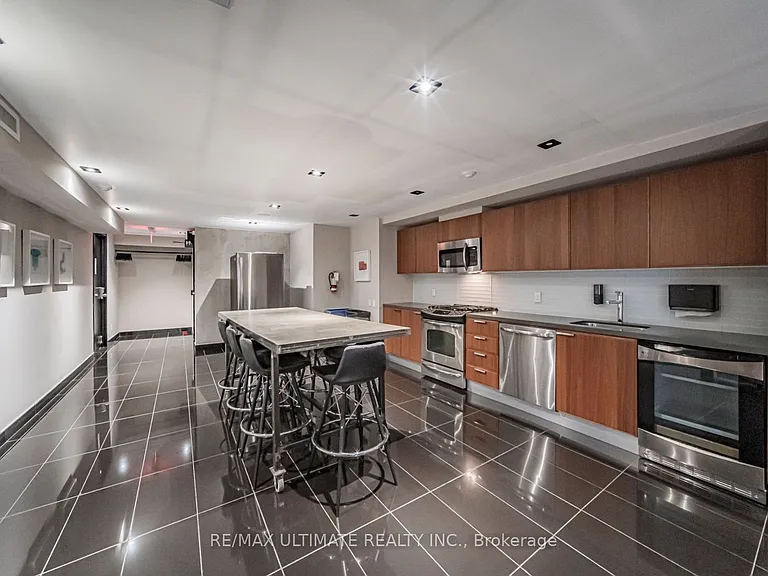 318 King St E #1108 — Photo 28
