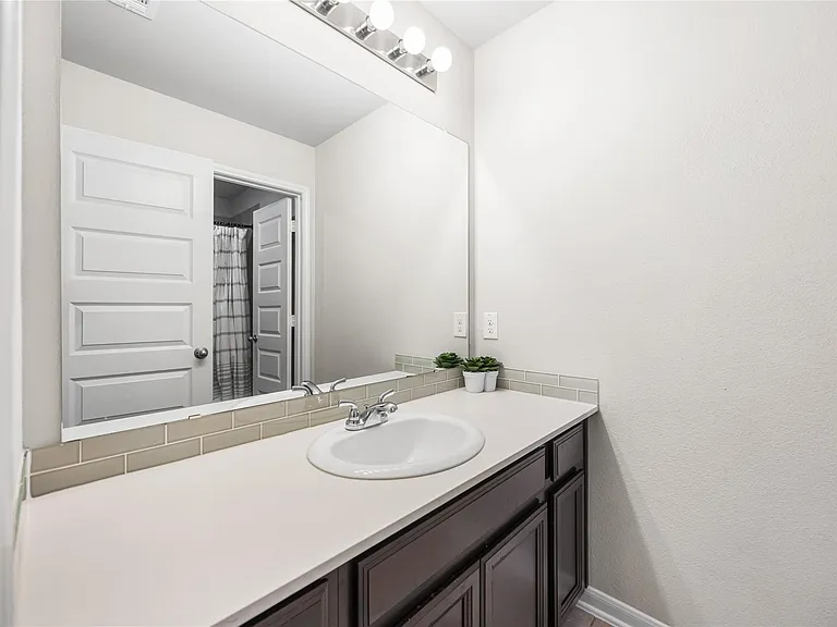 2736 Ahnya Ln — Photo 33