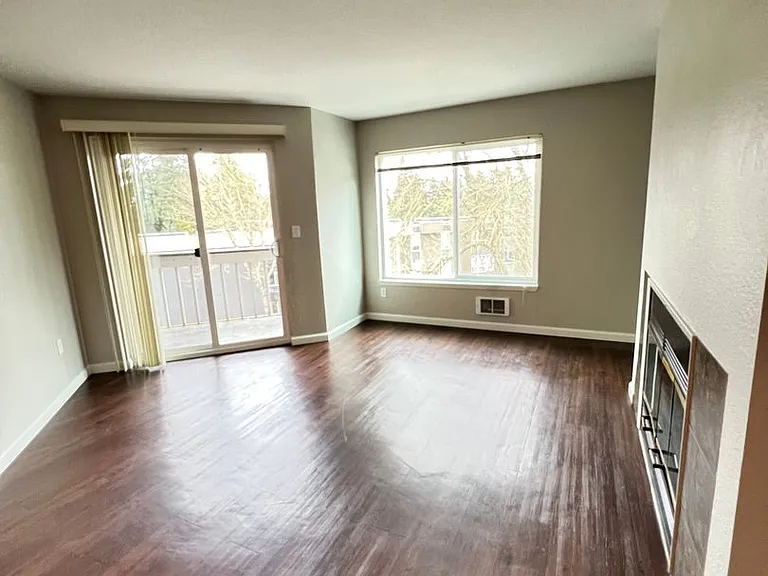 12527 Roosevelt Way NE — Photo 4