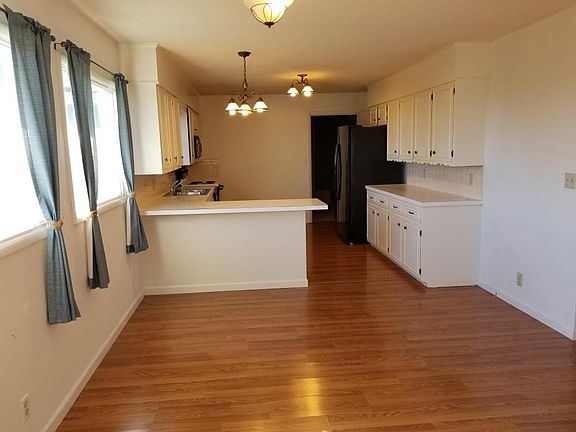 5th image of 35 Hilltop Dr