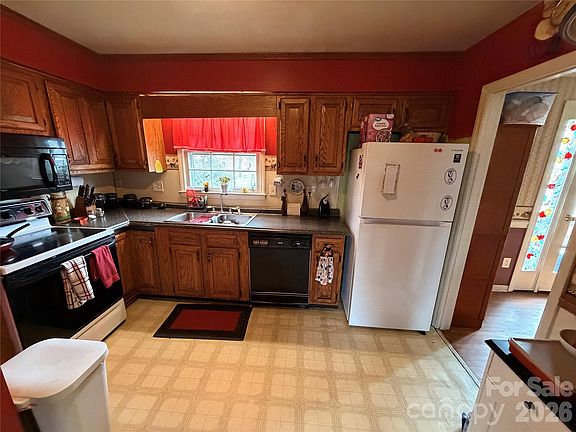 5th image of 6215 Farm Pond Ln