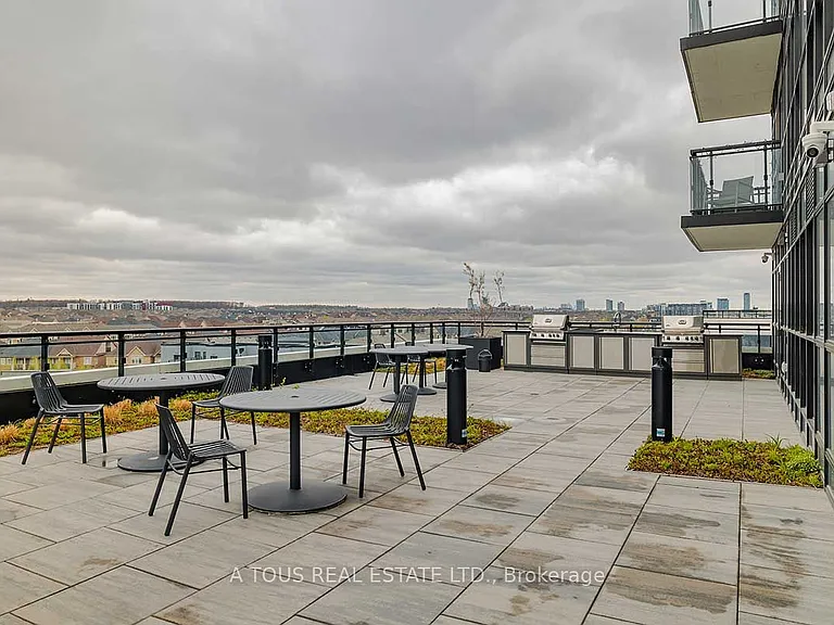 405 Dundas St W #311 — Photo 5