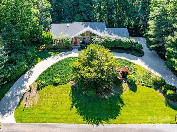 18 Westbridge Dr, Hendersonville, NC 28739
