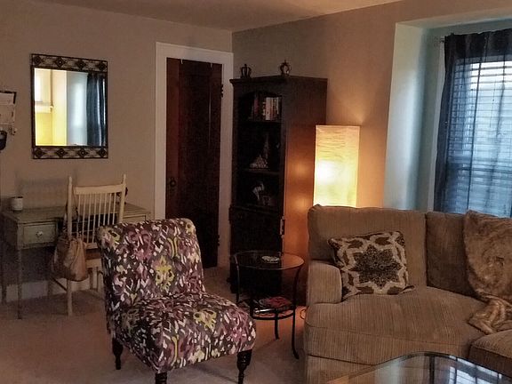5th image of 105 Shepard Ave