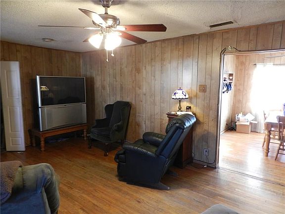 3rd image of 941 Indian Hills Dr