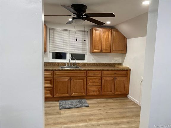 4th image of 54 Eastwood Ave