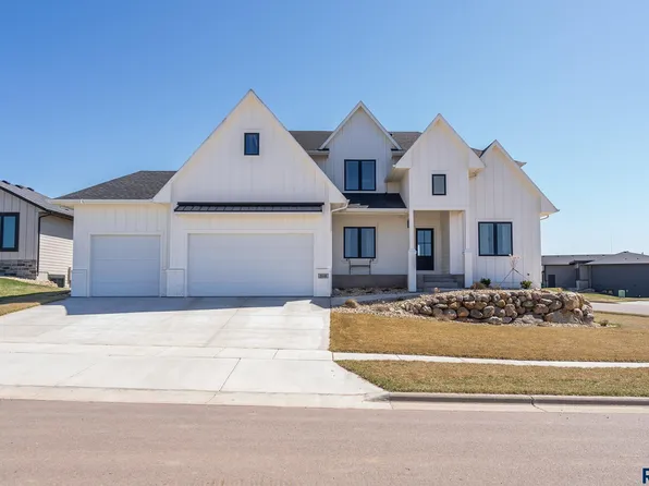 516 S Sassafras Cir, Sioux Falls, SD 57110