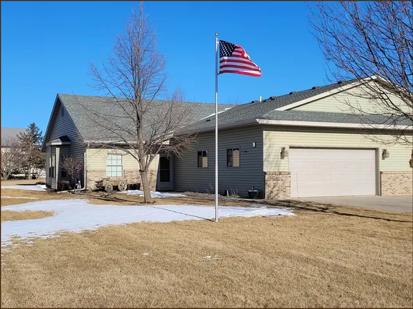 2904 9th Ave SE, Willmar, MN 56201