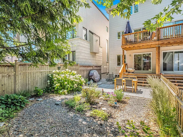 121 Drummond St — Photo 30