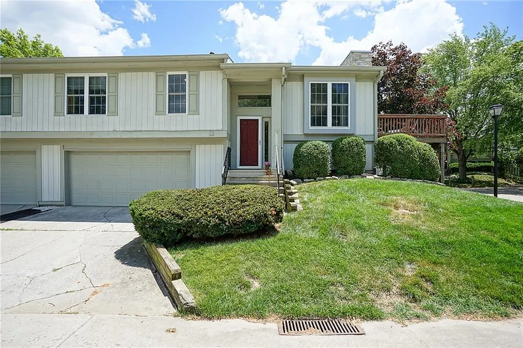 2780 Lakeshire Ln photo 1