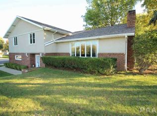 2238 Sheridan Rd, Pekin, IL 61554