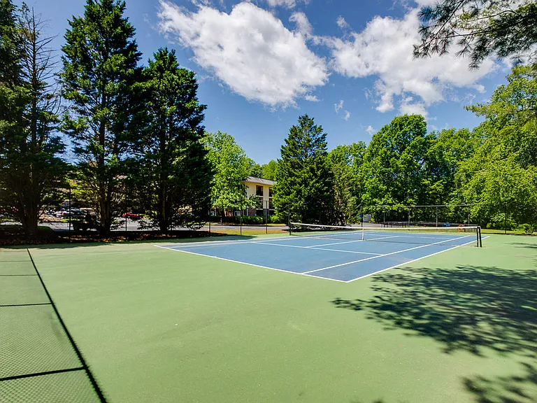 Lakecrest — Photo 31