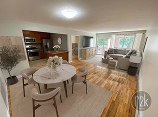 26-20 29th St #3F, Astoria, NY 11102