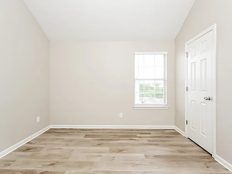 290 Hazelhurst Dr — Photo 13