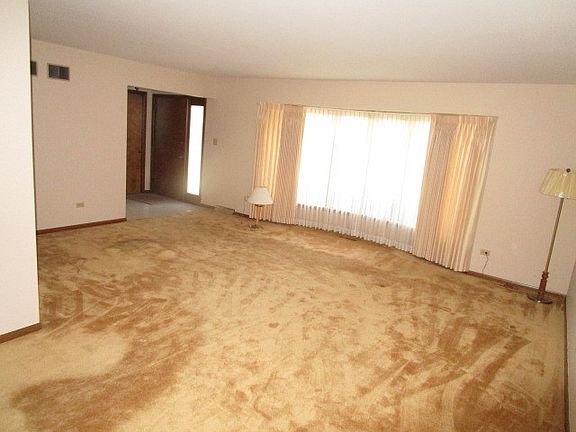 2nd image of 16523 Woodlawn East Ave