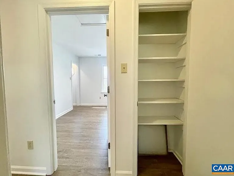943 Rives St — Photo 9