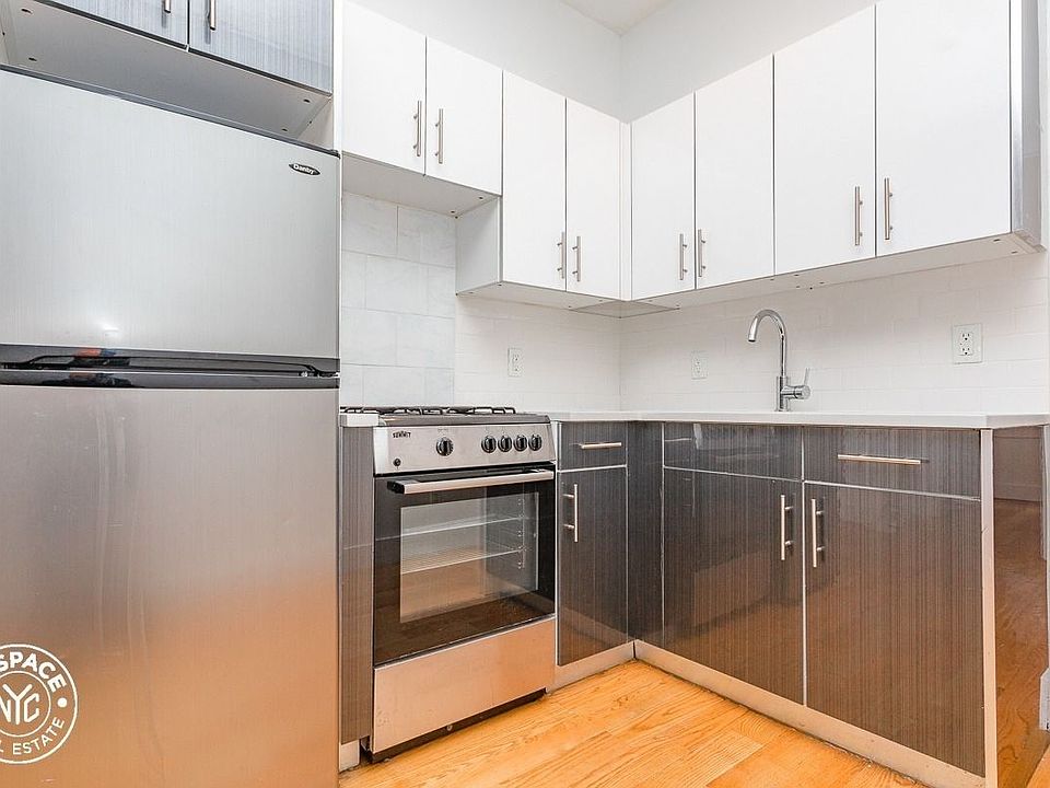 2nd image of 31 Montrose Ave #7V