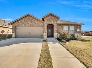 1900 Willow Creek Rd, Lancaster, TX 75146
