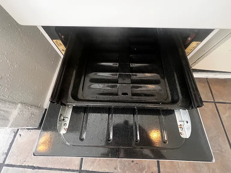 Range has separate broiler.