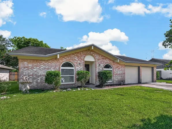 2305 Kingsway Dr, League City, TX 77573