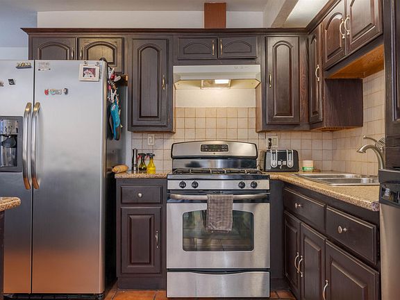 4th image of 7520 Dinsdale St