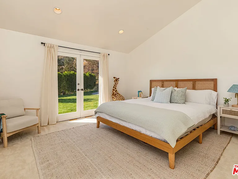 3453 Coast View Dr — Photo 22